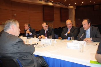Imagen reunión con varios funcionarios estatales Imagen reunión con varios funcionarios estatales